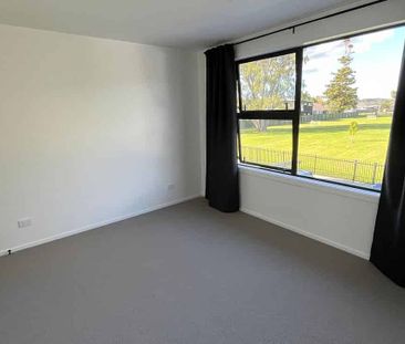 Room for rent in modern 4BR Townhouse in Te Atatu! - Photo 4