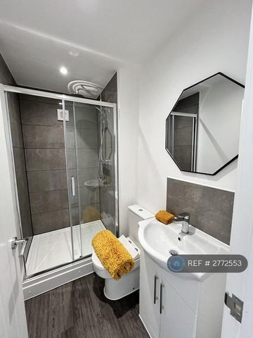 1 bedroom in a house share to rent - Photo 5