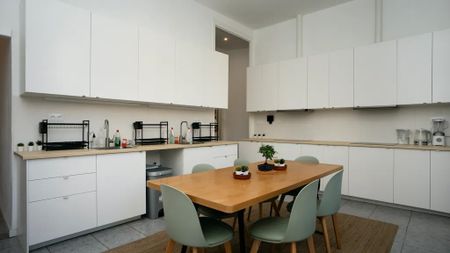 Carrer de Pau Claris, Barcelona, Catalonia 08037 - Photo 2