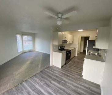 2 bedroom TOP FLOOR fully renovated suite!! Early move-in possible! - Photo 2