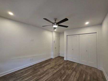 **Immeuble magnifiquement entretenu avec un hall d'entrée impressionnant ! - Photo 2