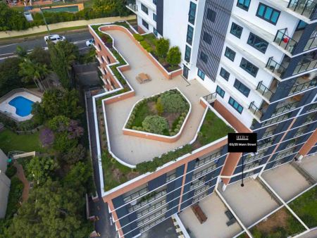 “Open & Bright with an Extra Large Courtyard!” - Photo 5