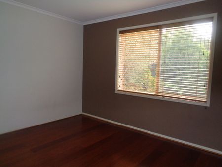 Charming Family Home in the Heart of Deer Park - Photo 5