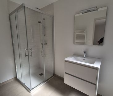 Location Appartement 3 pièces 70m² SABLE SUR SARTHE 72300 - Photo 2