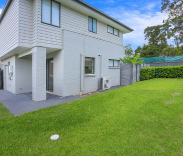 For Lease: Modern Townhouse in Prime Location - Photo 2