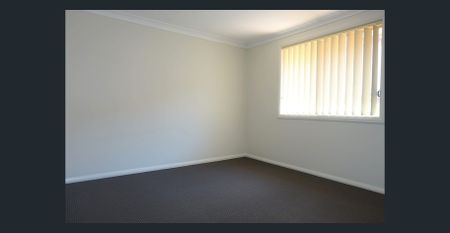 Townhouse is great location - Photo 3