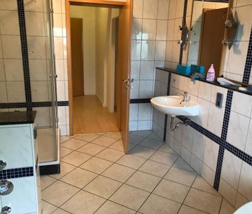 Schöne Dachgeschoss Wohnung - Photo 4