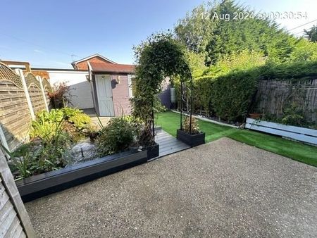 Tobruk Close - Photo 2