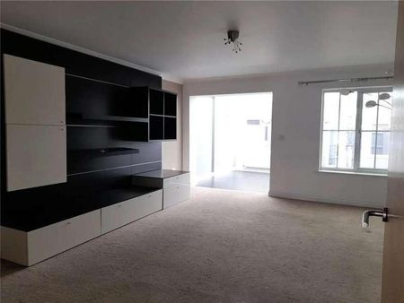 Broomfield Gate Slough, Slough, Buckinghamshire, SL2 - Photo 3