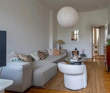 Helle und ruhige 2-Zimmer-Altbauwohnung mit Balkon in Steglitz – ve... - Photo 1