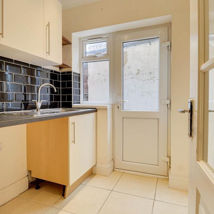 4 bedroom semi-detached house to rent - Photo 1