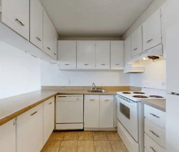 1460 Ghent Avenue - Burlington Square | 1460 Ghent Avenue, Burlington - Photo 1