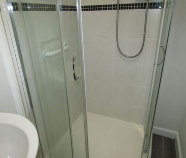 1 bed Apartment - To Let - Photo 5