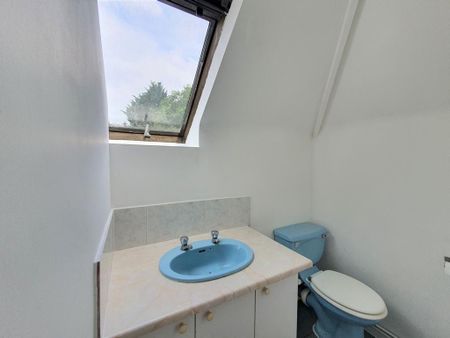 3 bedroom semi-detached bungalow to rent - Photo 5