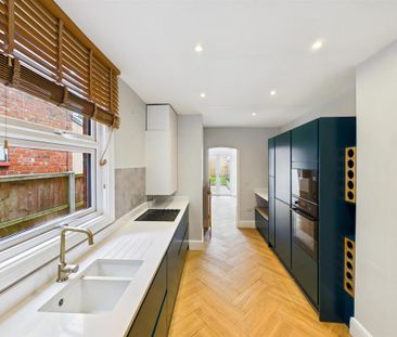 3 bedroom terraced house to rent - Photo 6