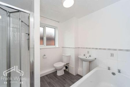 St Davids Grove, Lytham St Annes, Lancashire, FY8 - Photo 5