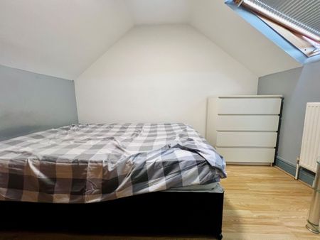 4 Bed Semi-Detached House, Hazelbury Crescent, LU1 - Photo 2