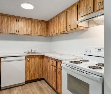 - 2 Bedroom at King's Alley - Photo 4