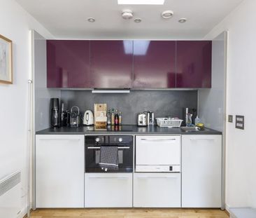 1 Bed Flat - Photo 2
