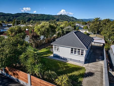 Charming 3-BR Family Home in Upper Hutt - Photo 5