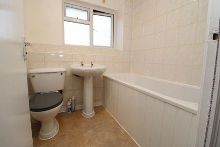 1 bedroom semi-detached house to rent - Photo 5