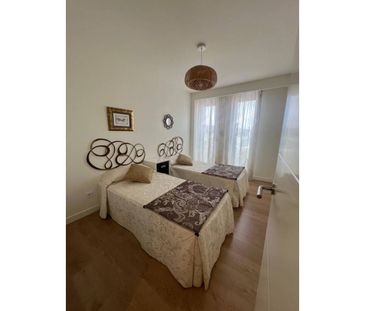 Apartamento de alquiler en Calle Anna Huntington, Reyes Católicos - Photo 3