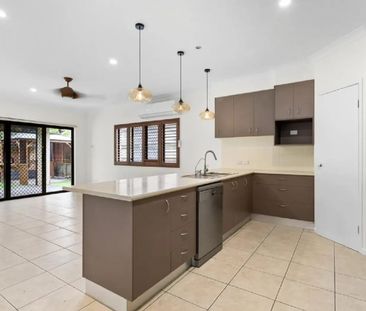 Spacious Family Home in the Heart of North Lakes! - Photo 2
