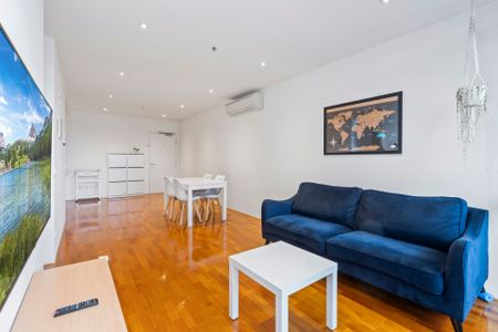 Welcome to your new home in the heart of the city! - Photo 2