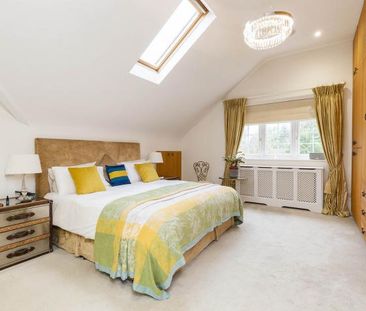 A beautifully presented 5 bedroom detached family home with luxury cinema room - Photo 6