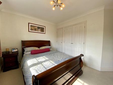 Bendeng Close, Fleet - 4 bedrooms Property for lettings - Seymours - Photo 3