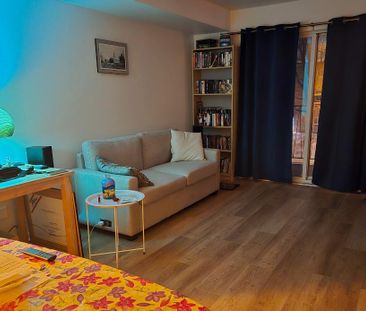 Appartement à Louer , 3 1/2, complètement rénové. - Photo 2
