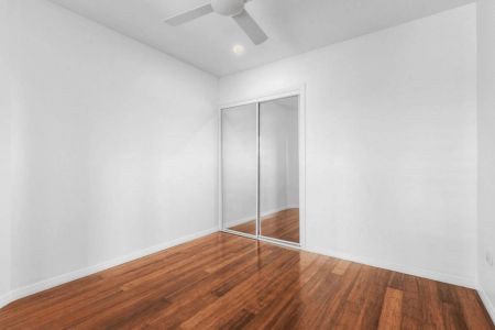 Discover the perfect blend of comfort and convenience in this ultra-affordable rental located in the heart of New Farm. - Photo 2