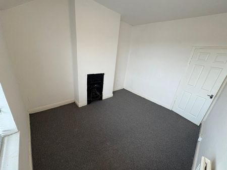 4 bed Terraced - To Let - Photo 5
