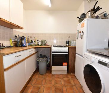 2 bedroom Flat in Otley Road, Leeds - Photo 4