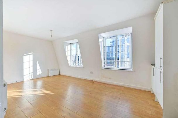 Woking, Surrey, Woking, GU21 - Photo 1