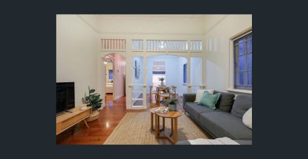 Charming Character Cottage with Modern Comfort in Prime Northgate Location - Photo 2