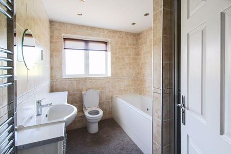 4 bedroom end of terrace house to rent - Photo 3