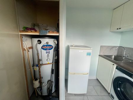 Studio Flat, Telegraph Place, E14 - Photo 4