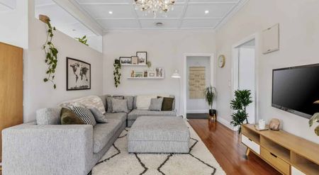 Modern & Stylish Living – Prime Location - Photo 5