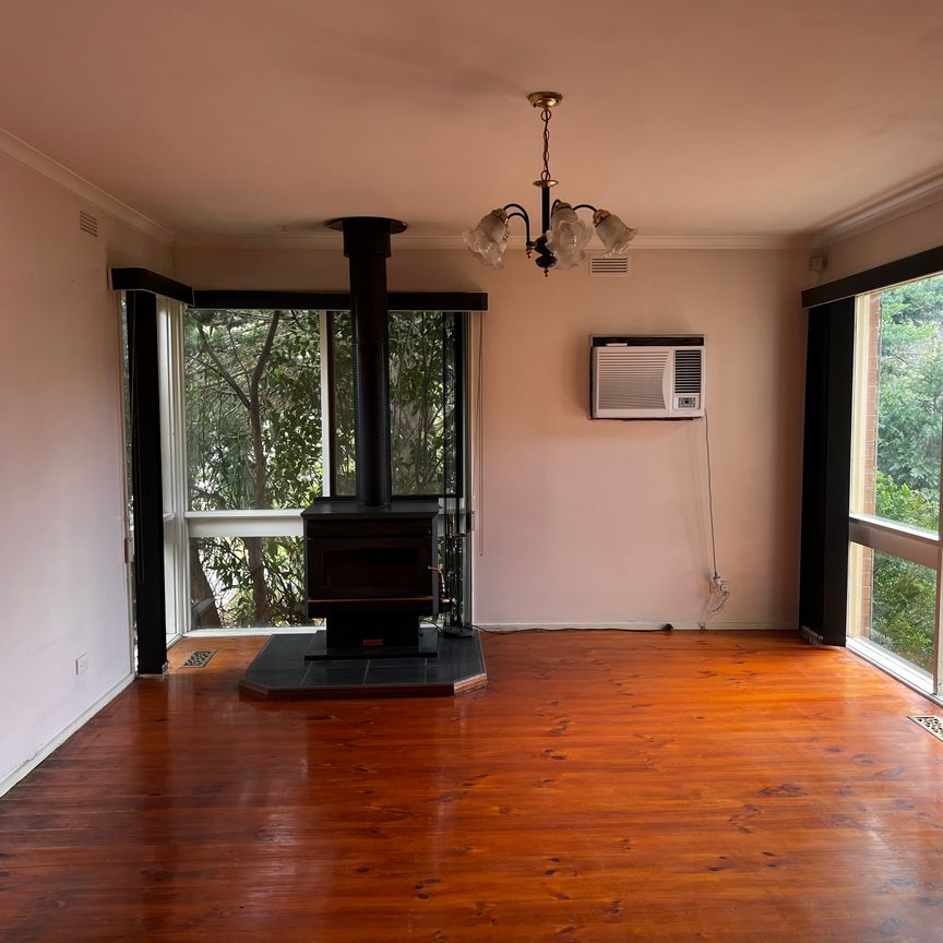 *Comfortable 3-Bedroom Home in a Convenient Location* - Photo 1