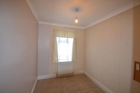 4 bedroom end of terrace house to rent - Photo 3