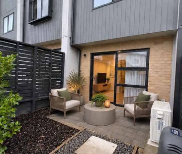 Modern 3-Bedroom Living, Pets Negotiable - Photo 3