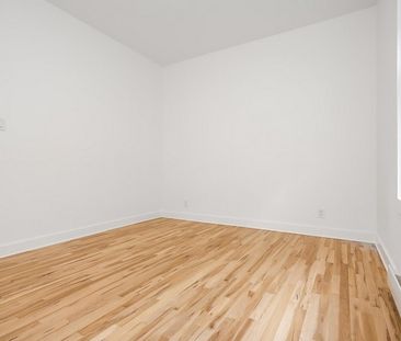 3 Bed, 1 Bath - Photo 2