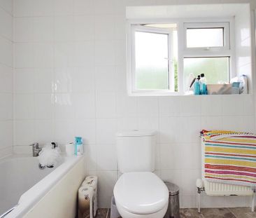 4 bedroom semi-detached house to rent - Photo 3