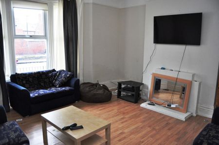 7 bedroom detached house to rent - Photo 2