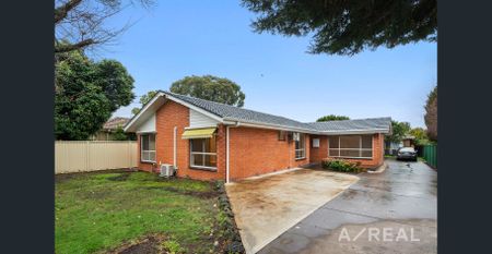Stylish Family Townhouse in Prestigious Glen Waverley Secondary College Zone - Photo 2