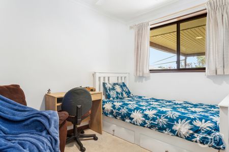 Open the Door to Family-Friendly Living in Aberfoyle Park - Photo 5