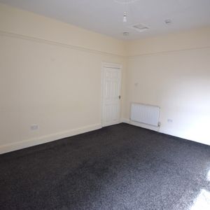 To Let 2 Bed Apartment - Photo 2