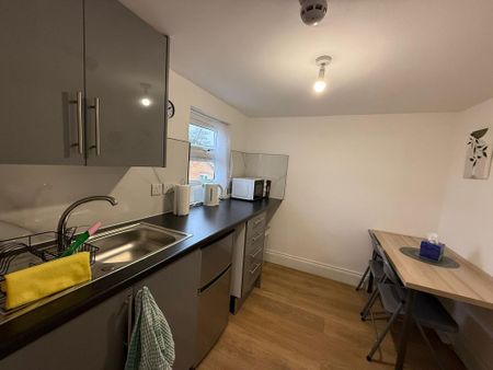 1 bedroom flat to rent - Photo 2