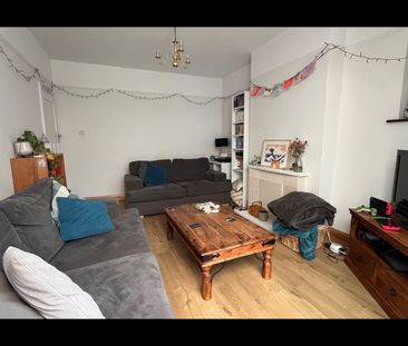 Room in a Shared House, London, SW20 - Photo 2